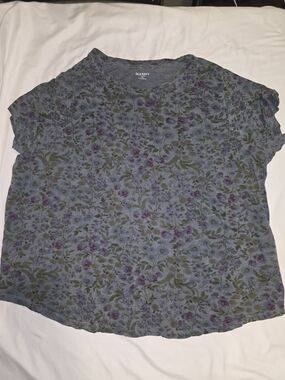 Old Navy Women's Gray/Blue Floral Short Sleeve Tee with Purple Accents